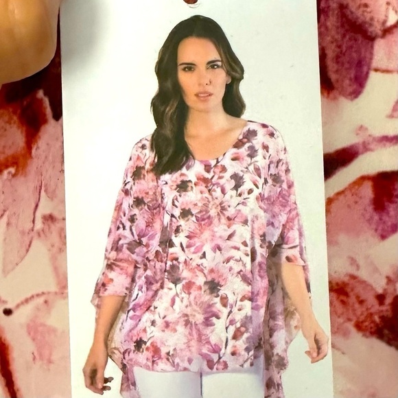 Simply Noelle Pops of Pink Loose Short Sleeve High Low Top - Picture 5 of 10